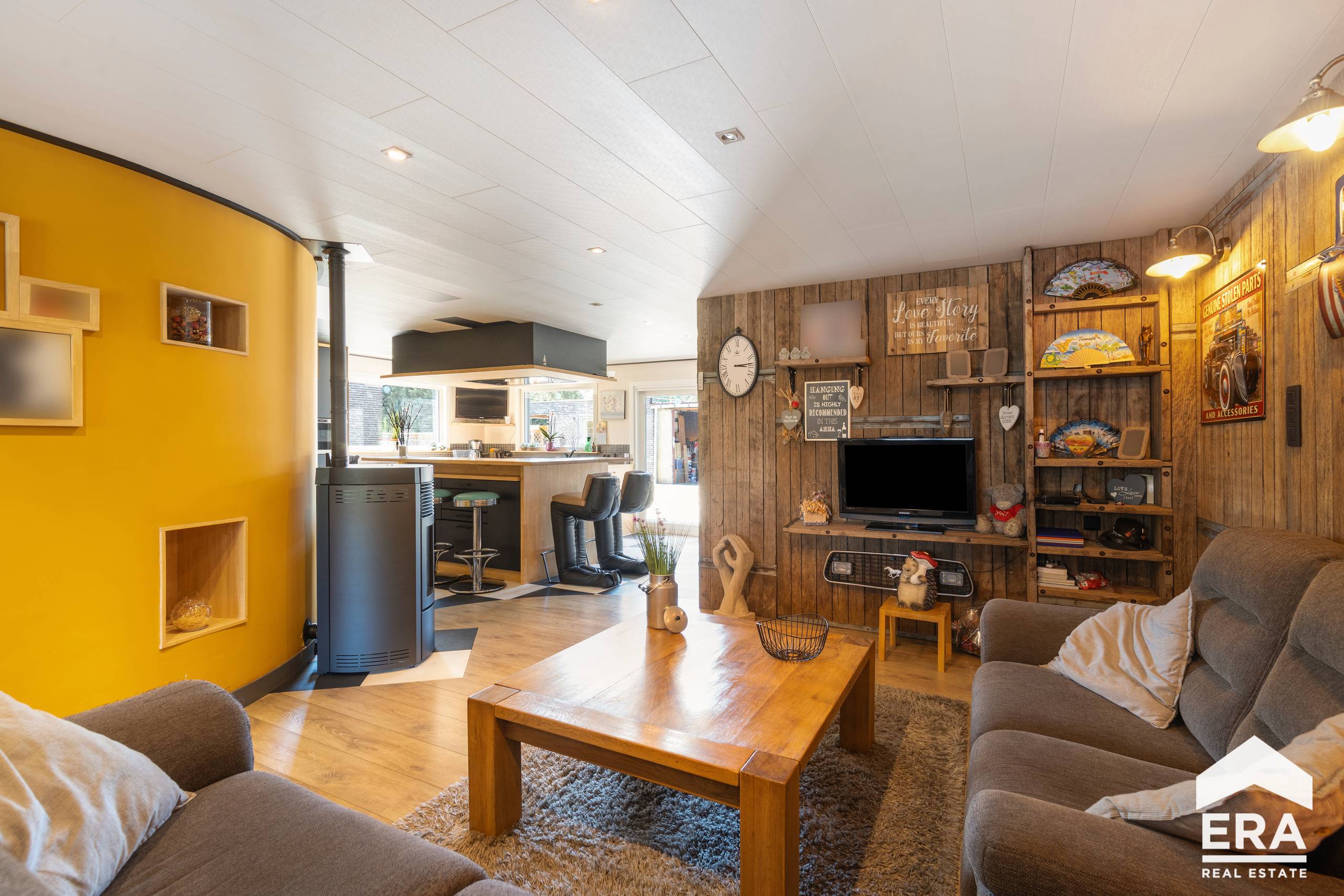 Gerenoveerde gezinswoning met diverse bijgebouwen - foto 4