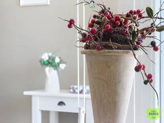 <p>Ruime studio met slaaphoek, zonnig terras en praktische berging<br /><br />Deze ruime en verzorgde studio is gelegen in een recente, kleinschalige residentie met lift en combineert een aangenaam ruimtegevoel met een bijzonder praktische indeling.<br /><br />De leefruimte beschikt over een afzonderlijke slaaphoek en sluit aan op de comfortabele, volledig uitgeruste keuken, voorzien van een vaatwasmachine, koelkast, spoelbak, kookfornuis en combi-microgolfoven.<br /><br />Een mooie troef is het zonnige terras, waar u heerlijk kunt genieten van de buitenlucht.<br /><br />Daarnaast beschikt de studio over een aparte berging met aansluiting voor zowel wasmachine als droogkast. De badkamer is praktisch ingericht met een inloopdouche, lavabo en handdoekenradiator.<br /><br />Als extra bergruimte is er bovendien een ruime private kelderberging aanwezig in het gebouw.<br /><br />Dankzij de doordachte indeling, het ruime karakter en het hedendaagse comfort is deze studio uitermate geschikt als vaste woonst, tweede verblijf of investering.<br /><br />Interesse? Contacteer ons gerust 059 41 10 10 of via josefien@immopadiva.be. Wij zijn ook open op zon- en feestdagen</p>