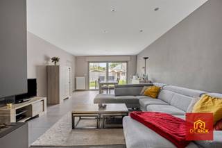 Cette spacieuse maison moderne est située à la périphérie de la ville, dans le quartier calme demandé de Hofstade, et offre une belle vue sur...