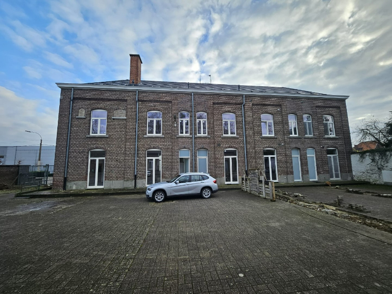Opbrengstpand: 3 gerenoveerde woningen in halfopen en gesloten bebouwing - foto 2