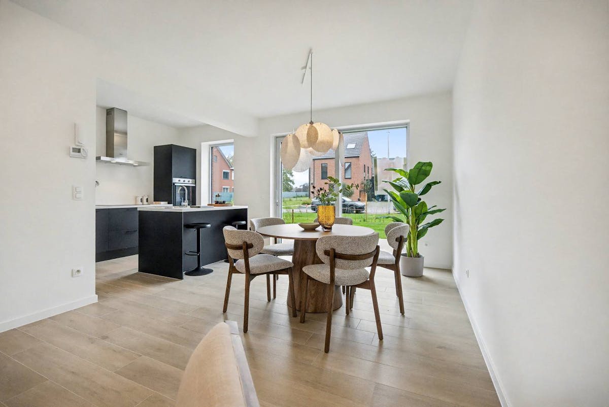 TE HUUR: Unieke woning met 4 slaapkamers en twee badkamers - foto 5