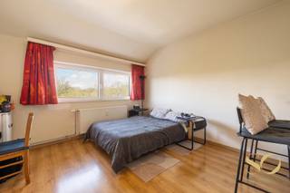 À deux pas du Parc de Woluwe, du Woluwe Shopping Center et de l'hôpital Alma, studio de 32 m² au 4e étage d'un immeuble bien entretenu...