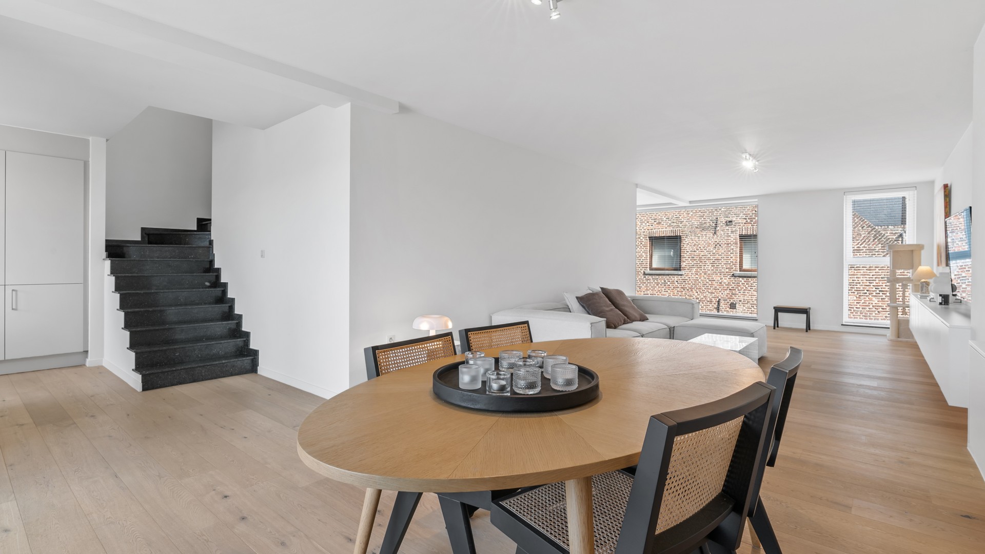 Exclusief appartement van 164,88 m2 met 2 terrassen in centrum Maaseik - photo 2