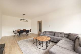 Instapklaar 2-slaapkamerappartement met dubbele balkons in hartje Lier! Op zoek naar een lichtrijk en instapklaar appartement op een toplocatie?Dan...