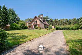Deze vrijstaande woning met loods ligt op een prachtig perceel van 27a 22ca in het groen, net buiten het centrum van Hechtel en toch in de...