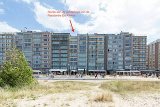 Leuke studio gelegen aan de achterkant van de Residentie de Kwinte te Nieuwpoort, Zeedijk 62. De studio werd volledig opgefrist en beschikt over een aangename gevelbreedte en veel lichtinval. De studio ligt bovendien pal in het centrum vlakbij de winkels en de Zeedijk. Privé kelderberging is ook inbegrepen.<br /><br />Indeling:<br />- inkomhal<br />- lichtrijke leefruimte met aansluitend terras<br />- ingerichte keuken met gasvuur en koelkast<br />- zongericht terras<br />- badkamer met lavabo en douche<br /><br />Troeven:<br />- vernieuwde ramen en elektrische screens<br />- zongericht terras<br />- instapklaar<br />- privé-kelderberging<br />- conforme elektriciteitskeuring<br /><br />Bent u op zoek naar een instapklare studio te Nieuwpoort? Aarzel niet ons te contacteren.<br /><br /><br />Bestuursmaatregelen in het maatregelenregister: nee