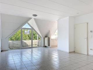 Leuke dakappartement met 2 slaapkamers te Baasrode nabij Dendermonde.Dit vlug instapklaar appartement, met een  oppervlakte van +/- 80m2, bevindt...