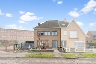 Maison prête à être emménagée et idéalement située à LedeCette charmante propriété est le point de départ idéal pour les familles ou les couples à la...