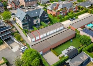 Modern & lichtrijk appartement met terras, 2 slaapkamers en garagebox in Minderhout (Hoogstraten)!Ontdek dit instapklare, moderne appartement met...