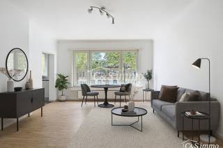 Licht appartement op wandelafstand van het Te Boelaarpark en diverse winkels.<br />De inkomhal leidt naar de woon- en eetkamer (ca. 23 m²) met laminaatvloer, aansluitend aan de praktische hoekkeuken. Het appartement beschikt over 2 slaapkamers (ca. 13 m² - 5 m²), eveneens voorzien van laminaatvloer. De ingerichte douchekamer is uitgerust met een douche, toilet en badkamermeubel.<br />Verder is er een privatieve kelderberging aanwezig.<br />De ramen zijn voorzien van dubbele beglazing en het dak werd vernieuwd in 2020.