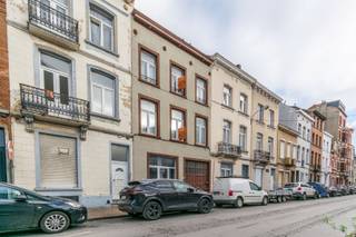 Een zeer goed gelegen, te verbouwen opbrengsteigendom, heden bestaande uit6 niet vergunde woonentiteiten (vergunning 3 appartementen...