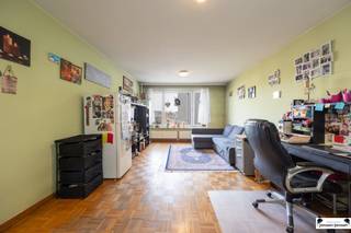 Dit gezellig en altijd goed onderhouden appartement bevindt zich op de vijfde verdieping van de Frank Craeybeckxlaan, een rustige en...