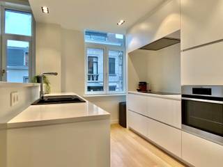 Op een boogscheut van het Sint-Bonifaas plein, in een rustige straat, stellen wij u dit prachtige Hausmanniaanse appartement voor van 116m2...