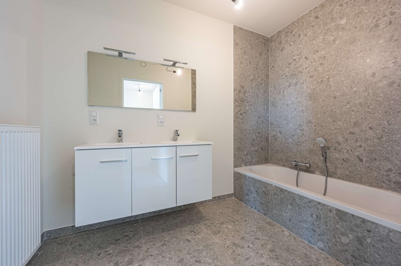 !LAATSTE KANS AANKOOP 6% BTW ! Instapklaar 2 slaapkamerappartement in residentie DAC'ART Izegem. - foto 5