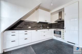 KNESSELARE - RICHTPRIJS - Ruim en modern woonappartement (bouwjaar 2020) met 2 slaapkamers en terras.<br />Het appartement beschikt over een praktische inkomhal met berging en apart toilet. Verder zijn er twee volwaardige slaapkamers en een badkamer uitgerust met een douche en lavabomeubel.<br />De grote, lichtrijke leefruimte sluit aan op een volledig ingerichte open keuken en geeft rechtstreeks toegang tot het zongerichte terras<br /><br />Richtprijs: 299.000 EUR -  De vermelde prijs is een richtprijs: ieder bod wordt voorgelegd aan de eigenaars, die al dan niet kunnen ingaan op het voorstel.<br /><br />Contacteer PERSPECTIEF VASTGOED  7 op 7 voor meer info of bezoek bel Denis 050/550.750 of info@perspectiefvastgoed.be<br /> 