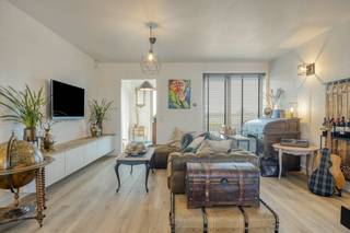 In het rustige en groene Suikerpark te Veurne bevindt zich deze moderne BEN-woning (bouwjaar 2021) met een bewoonbare oppervlakte van 215 m²...