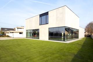 Uitzonderlijk modern en stijlvol nieuwbouw kantoor/showroom met een oppervlakte van 390 m² te huur. Uitstekend gelegen langs én met...