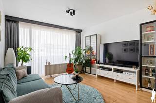 <strong>Instapklaar twee-slaapkamerappartement </strong><br /><br />Dit gezellig appartement (ca. 75 m²) is centraal gelegen te Bisschoppenhoflaan waarbij winkels, scholen en parken op een boogscheut verwijderd zijn. Het appartement bevindt zich op de <strong>derde verdieping</strong>.<br /><br /><strong>Indeling:</strong><br />- Inkomhal<br />- <strong>Ruime </strong>leefruimte met keuken<br />- Badkamer met douche, toilet, lavabo en aansluiting voor was/ droog machine<br />- Slaapkamer 1<br />- Slaapkamer 2<br />- Berging<br /><br /><strong>Bijzonderheden:</strong><br />- Mobiscore <strong>8,7/10</strong><br /><strong>- EPC B<br /></strong>- <strong>Lift</strong><br />- Fietsenstalling