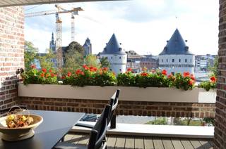 Met zijn unieke ligging aan de Leie in Kortrijk en tegen de Broeltorens, op wandelafstand van het centrum van Kortrijk, de Grote Markt en vlakbij...
