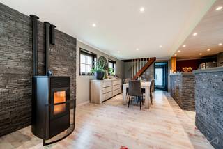 🏡 SPACIEUSE MAISON TROIS CHAMBRES AVEC JARDIN ET VUE DÉGAGÉE.Située dans un environnement agréable, cette maison offre de beaux volumes et une vue...