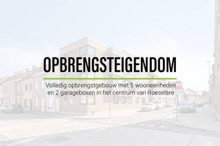 <span><span>Bent u op zoek naar een solide <strong>vastgoedinvestering met onmiddellijke inkomsten én een aantrekkelijk rendementspotentieel</strong>? Dan is dit volledige opbrengstgebouw in de Steenstraat, midden in het <strong>centrum van Roeselare</strong>, een unieke opportuniteit.<br />Deze kleinschalige residentie, opgericht in 1976, bestaat uit <strong>vijf woonentiteiten en twee afgesloten garageboxen</strong>. Dankzij de uitstekende ligging bevinden winkels, scholen, openbaar vervoer, horeca en alle dagelijkse voorzieningen zich op wandelafstand, wat garant staat voor een blijvende vraag op de huurmarkt.<br /><br /><u>Samenstelling:</u></span></span>
<ul>
<li><span><span>Gelijkvloers appartement: 68,68 m² – momenteel verhuurd aan € 725/maand;</span></span></li>
<li><span><span>Appartement eerste verdieping: 70,36 m² + terras – momenteel verhuurd aan € 730/maand;</span></span></li>
<li><span><span>Appartement tweede verdieping: 70,36 m² + terras – momenteel vrij;</span></span></li>
<li><span><span>Studio eerste verdieping: 40,34 m² + terras – momenteel vrij;</span></span></li>
<li><span><span>Studio tweede verdieping: 40,34 m² + terras – momenteel vrij;</span></span></li>
<li><span><span>Garagebox 1: 15,15 m² – verhuurd aan € 81/maand;</span></span></li>
<li><span><span>Garagebox 2: 15,15 m² – verhuurd aan € 87/maand.</span></span></li>
</ul>
<span><span>Momenteel zijn vier van de zeven entiteiten verhuurd, goed voor een maandelijkse huuropbrengst van € 1.623 of € 19.476 op jaarbasis.<br />Na verhuur van de drie momenteel beschikbare woonentiteiten bedraagt de <strong>potentiële huuropbrengst afgerond ca. € 3.500 per maand (ca. € 42.000 per jaar). Dit komt overeen met een potentieel bruto jaarlijks huurrendement van ongeveer 5,9% (tot mogelijk 6%).</strong><br /><br /><u>Troeven:</u></span></span>
<ul>
<li><span><span>Volledig opbrengstgebouw met 5 woonentiteiten en 2 garageboxen in centrum Roeselare;</span></span></li>
<li><span><span>Reeds gedeeltelijk verhuurd met onmiddellijke huuropbrengsten;</span></span></li>
<li><span><span>Potentieel huurrendement van ongeveer € 3.500 per maand na volledige verhuur;</span></span></li>
<li><span><span>Potentieel bruto rendement van ca. 5,9% (tot mogelijk 6%!);</span></span></li>
<li><span><span>Mogelijkheid tot verdere optimalisatie van het rendement.</span></span></li>
</ul>
<span><span>De combinatie van een uitstekende centrumligging, een gediversifieerde huurportefeuille en een aantrekkelijk rendementspotentieel maakt van deze residentie een interessante investering voor wie op zoek is naar een interessante, rendabele vastgoedbelegging.<br />Interesse? Contacteer Diksimmo voor meer informatie of een bezoek ter plaatse. Bel<strong> 051 50 11 51</strong> of mail naar diksmuide@diksimmo.be.</span></span>
