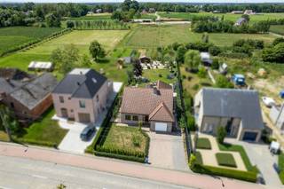 Energiezuinige villa met een verrassend ruime bewoonbare oppervlakte, residentieel gelegen vlakbij het landelijke dorpscentrum van Putte. Deze mooie...