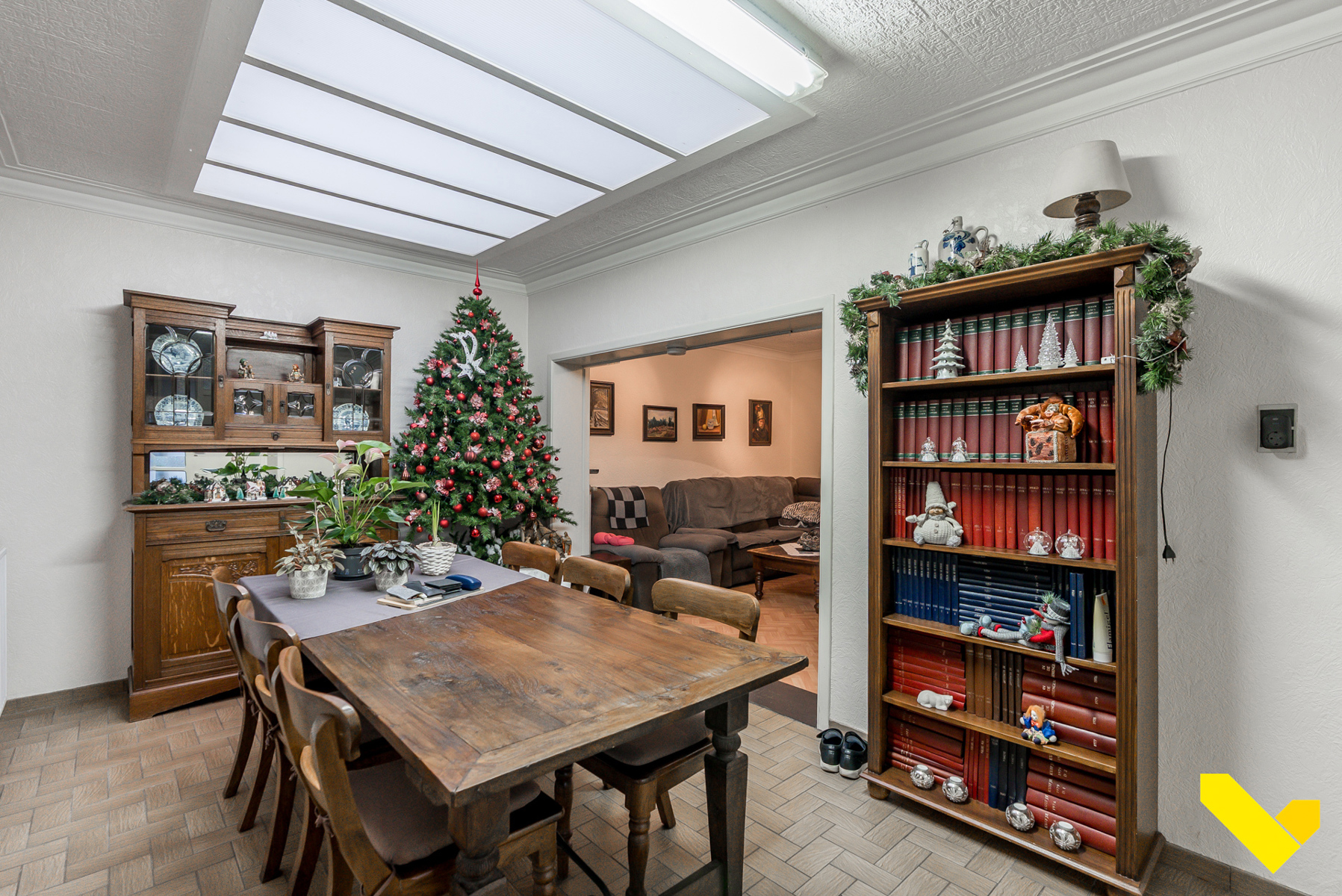 Karaktervolle halfopen bebouwing met ruim magazijn! - foto 4