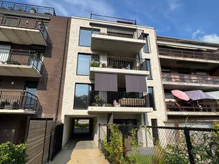 Zeer energiezuinig ruim appartement op supercentrale ligging op wandelafstand van het bruisende centrum van Brasschaat. Het appartement geniet van...