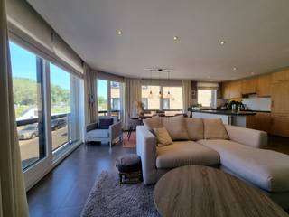 Rés. 'Sincfala': appartement d'angle à proximité du centre et de la plage de Heist avec une vue ouverte et verdoyante sur la rue rénovée de Knokke et en direction du parc Directeur-général Willems. L'appartement a été rénové avec qualité et offre un espace de vie agréable.<br /><br />Disposition :<br />- Hall,<br />- Espace de vie lumineux avec coin salon et salle à manger et vue ouverte sur la nouvelle zone verte de la rue Knokke,<br />- Belle cuisine entièrement équipée,<br />- Pratique débarras,<br />- Deux chambres à coucher complètes, dont une actuellement aménagée en dressing. Les armoires sont faciles à démonter.<br />- Salle de bain avec baignoire et pare-douche, lavabo et toilettes.