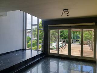 Ruim duplex appartement met garage en kelder in Geraardsbergen centrum.<br />Statig uiterlijk en modern binnenin met veel lichtinval. In nieuwstaat.<br />130m , Epc B, 2slk (of3), 1 badk, grote leef-eetruimte, terras, onmiddellijk beschikbaar en instapklaar. Alle info op de website:<br />http://www.tekoop-forsale-appartement-geraardsbergen.be<br />https://appartement-hunnegem12-geraardsbergen-130m-luxe-393740406730.europe-west2.run.app