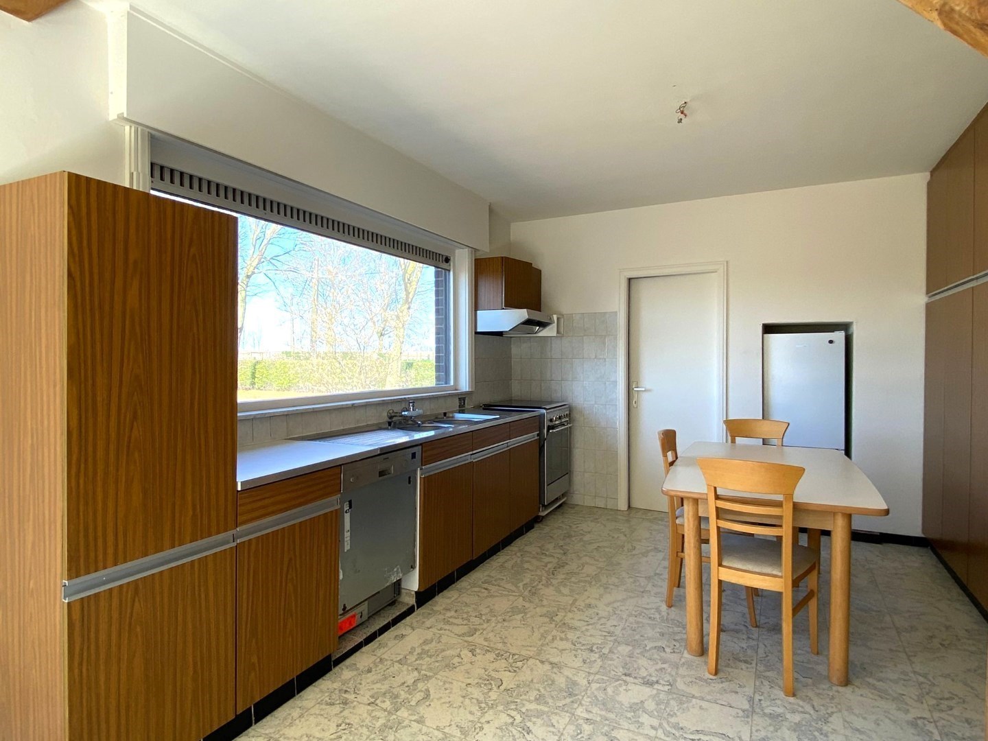 LANDELIJK GELEGEN ALLEENSTAANDE CONCIERGE WONING MET 3 SLPKS | GROTE TUIN - foto 3