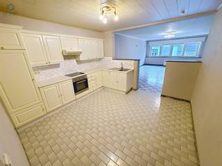 EERSTE BEZOEKDAG VRIJDAG 03/04 OP AFSPRAAK VAN 14U TOT 17U30Prachtig Appartement op de eerste verdieping gelegen op Toplocatie in Geraardsbergen!Op...