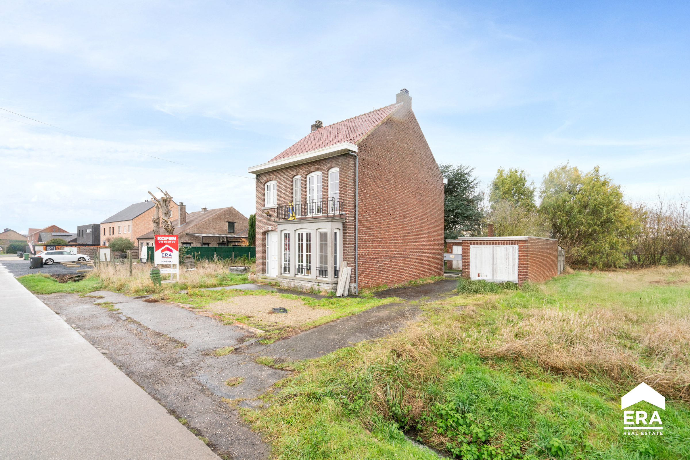 Te koop in Zoutleeuw te renoveren woning met 5 slaapkamers - foto 2