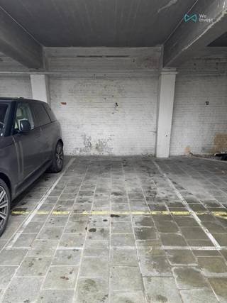 TEL: 0456126985 EMAIL: clara.jacquy@weinvest.beWe Invest biedt u exclusief deze overdekte parkeerplaats aan in het hart van de wijk Châtelain.Deze...