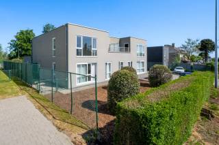 Appartement met twee slaapkamers, gelegen te Erpe-Mere.Uitstekende verbinding, daar men op 2 min. gelegen is van de op-en afrit van de E40 en alle...