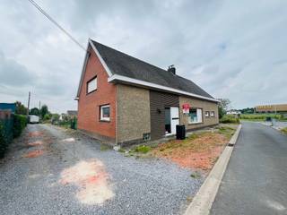 [[ DIT PAND NEEMT DEEL AAN DE ERA OPEN HUIZEN DAG OP 6/12 VAN 9:30 TOT 10:30 ]] Aantrekkelijke woning met tuin en garageIndeling:gelijkvloers:...