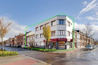 Unieke kans : hoekperceel met 3 naast elkaar gelegen gebouwen - Laaglandlaan 73 + Meereigen 3 - 5 Dit polyvalent eigendom biedt een waaier van...