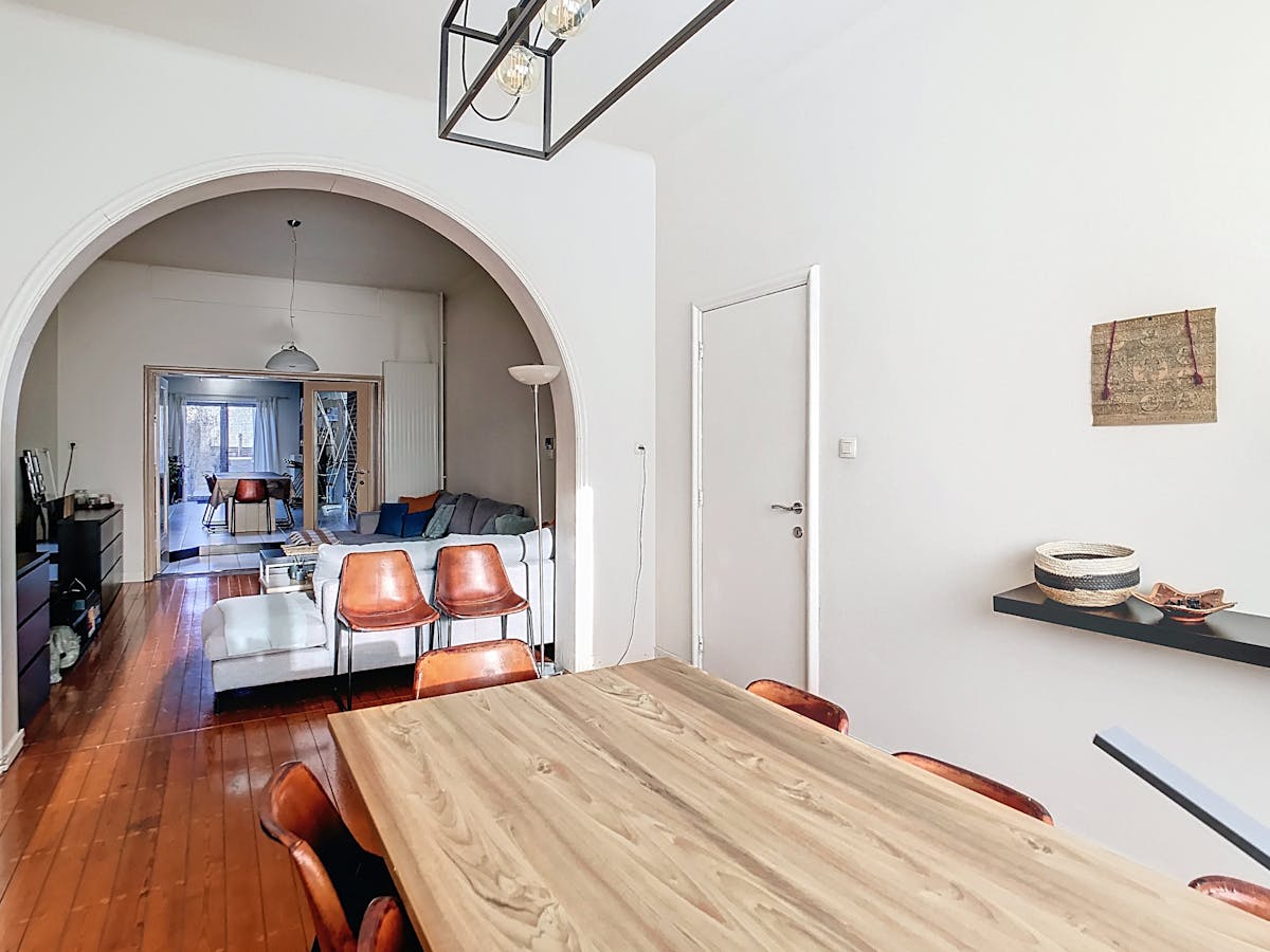 Zeer ruime centraal gelegen herenwoning in Sint-Niklaas - foto 3