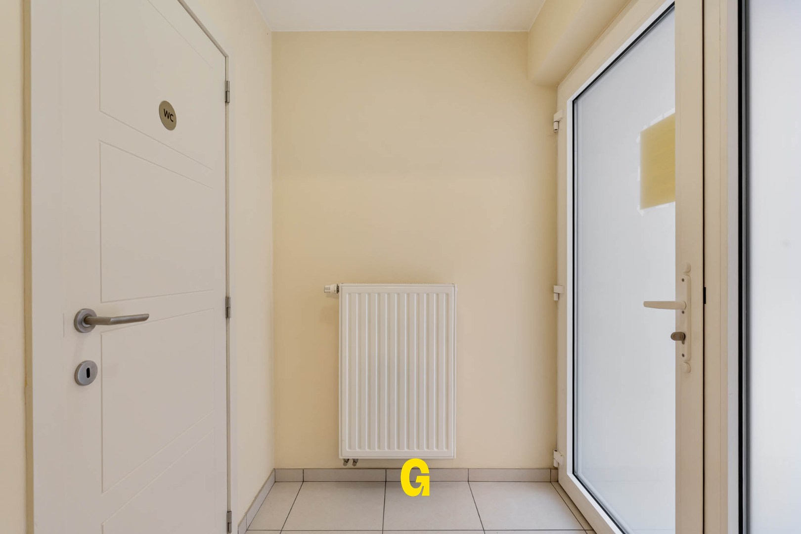 Netjes verzorgd en comfortabel ingericht gelijkvloers appartement met ruim terras, standplaats en kelderberging op wandelafstand van de markt - foto 4