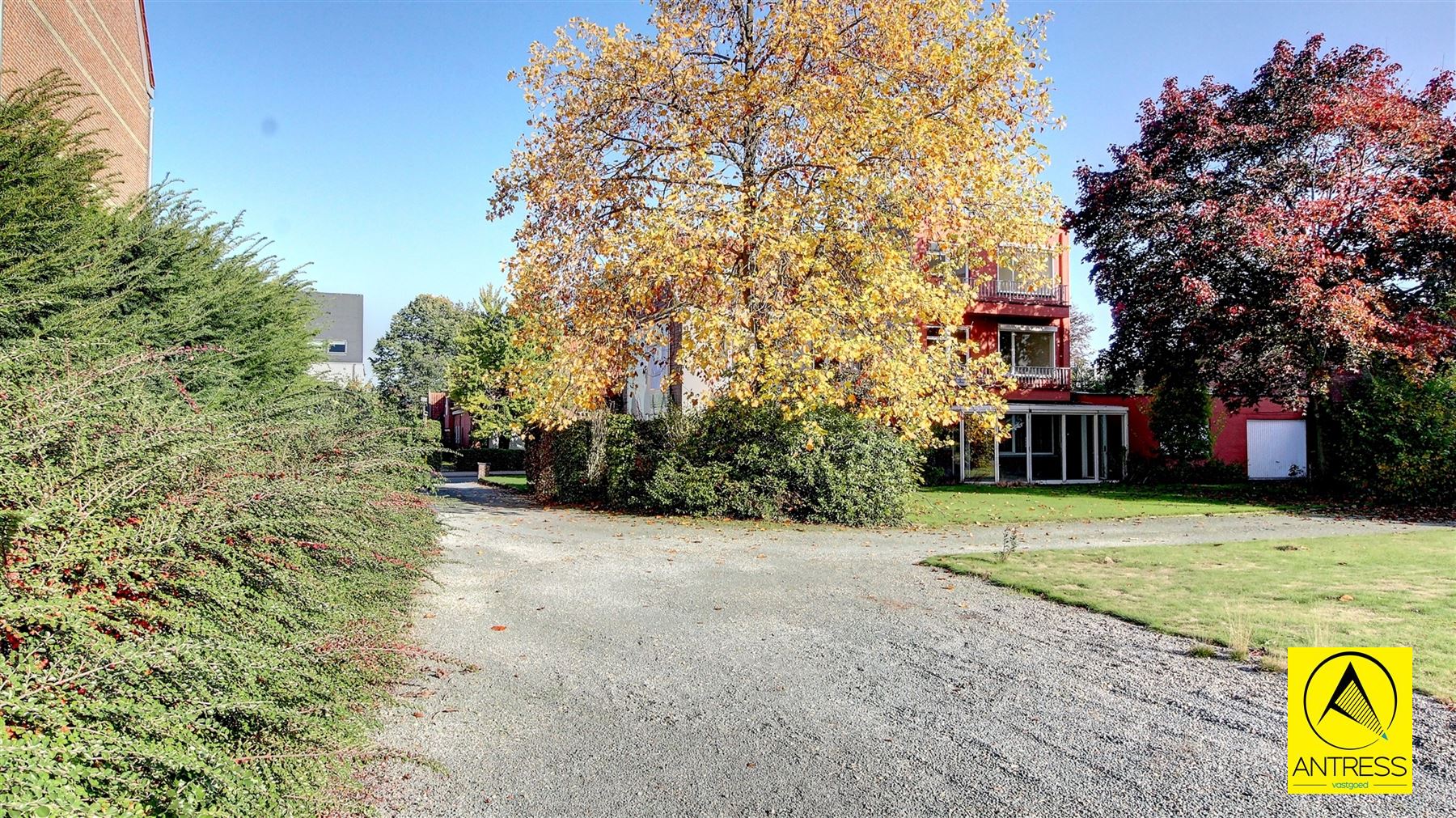 Bouwgrond voor ruime half open bebouwing! - foto 2