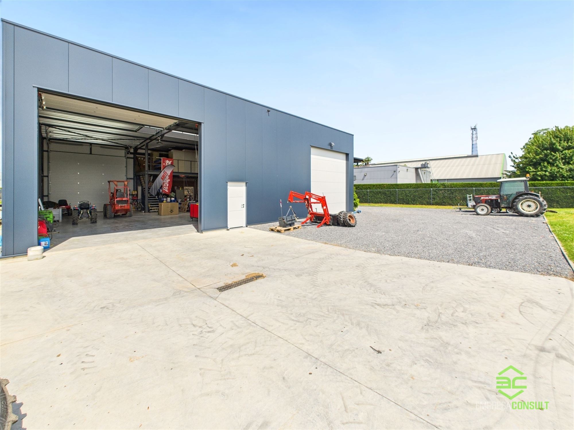 Instapklare werkplaats van 355m² met toonzaal en conciërgewoning! - foto 4