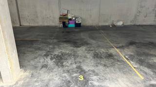 <p>Ondergrondse autostaanplaats 3 gelegen in van Evergem.</p><p></p><p><strong>Onmiddellijk beschikbaar!</strong><br /><br />Een bezoek kan uitsluitend via onze website aangevraagd worden: https://www.vastgoeddevos.be/te-huur, klik het pand aan en klik vervolgens op "vraag hier uw bezoek aan". </p>