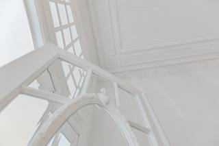 In één van de meest gegeerde straten van Antwerpen-Zuid bevindt zich deze magnifiek gerenoveerde herenwoning, een zeldzame parel van ca. 352...