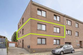 Immo Pické biedt U dit goed gelegen appartement op de eerste verdieping aan, in een kleine mede-eigendom met slechts drie appartementen...