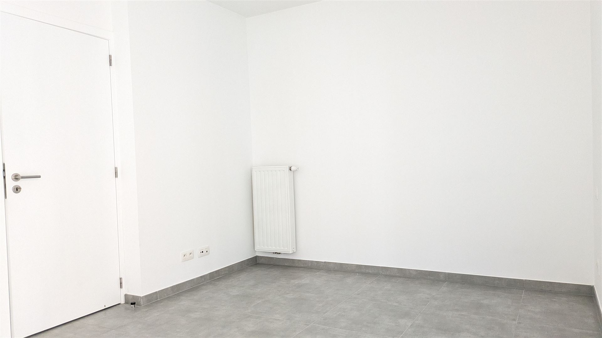 Appartement te huur in Charleroi met 1 slaapkamer - foto 2