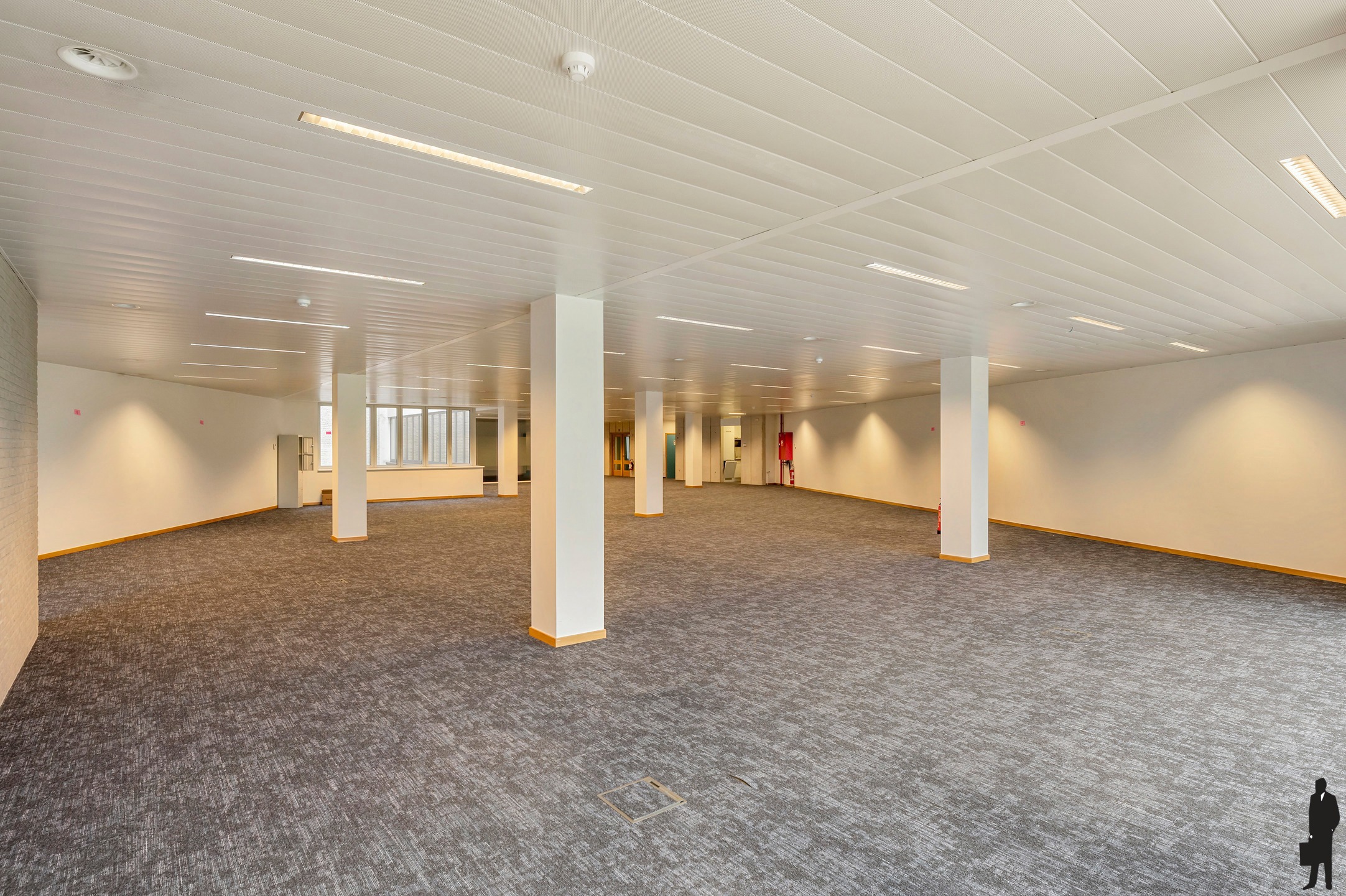4 gerenoveerde kantoorruimtes (geheel of gedeeltelijk te huren) in een karaktervolle geklasseerde herenwoning met uitstekende bereikbaarheid en ruime parkeervoorzieningen. - foto 5