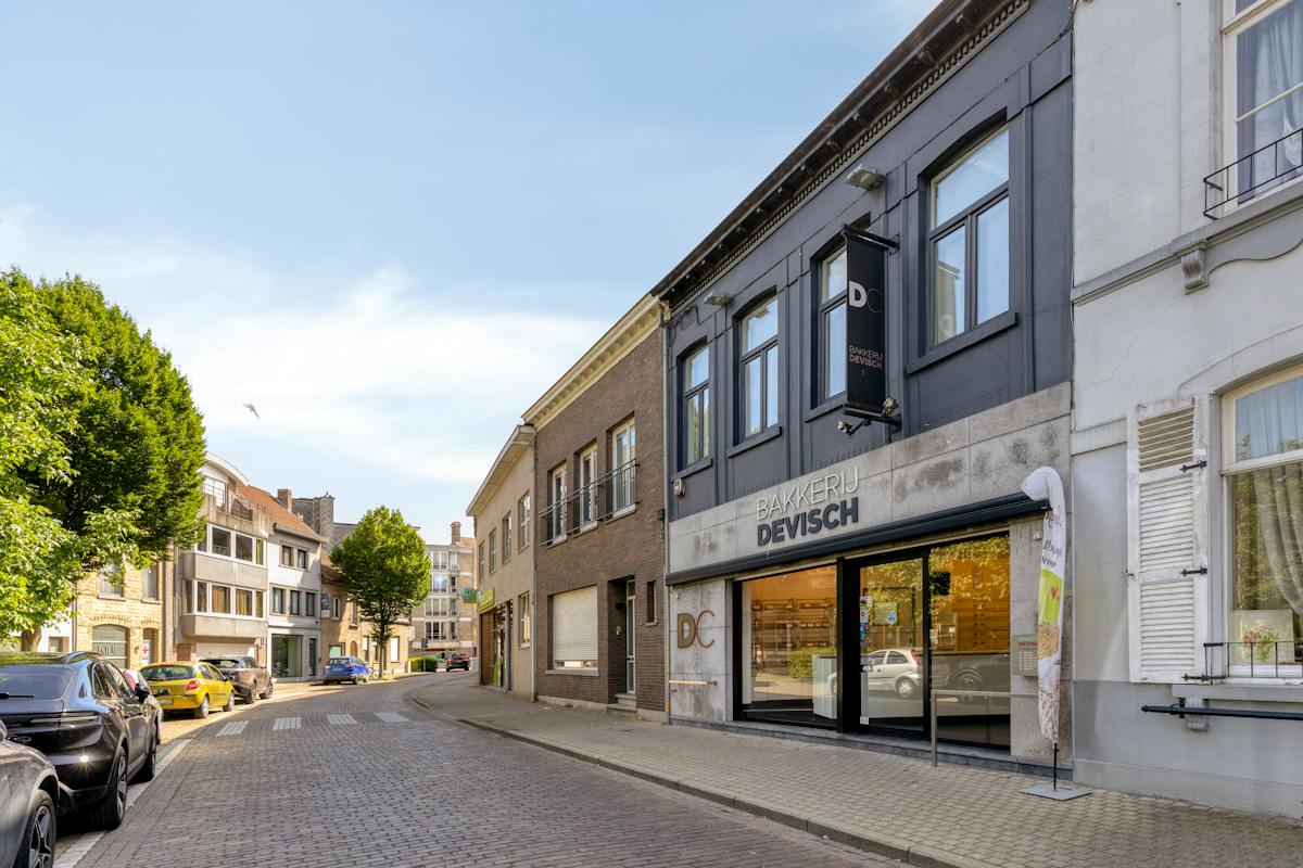 Handelspand, atelier en ruime woonst te koop in Gistel - foto 1