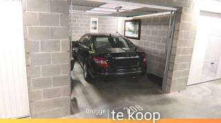 Gesloten GARAGEBOX te koop in een garagecomplex in de Frank Van Ackerpromenade vlakbij het station in Brugge.Een veilige plaats om je voertuig te...