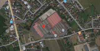 Kenmerken en Afmetingen: * Oppervlakte: 2.200 m² * Afmetingen: ca. 120 meter diep x 18 meter breed * Vrije hoogte: 4,5 meterAfwerking: * Constructie:...