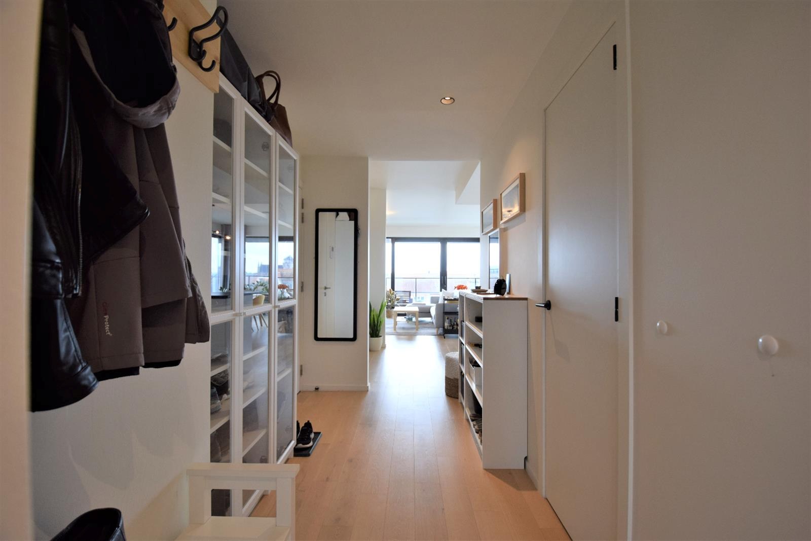Twee slaapkamer appartement met zicht op water - foto 5